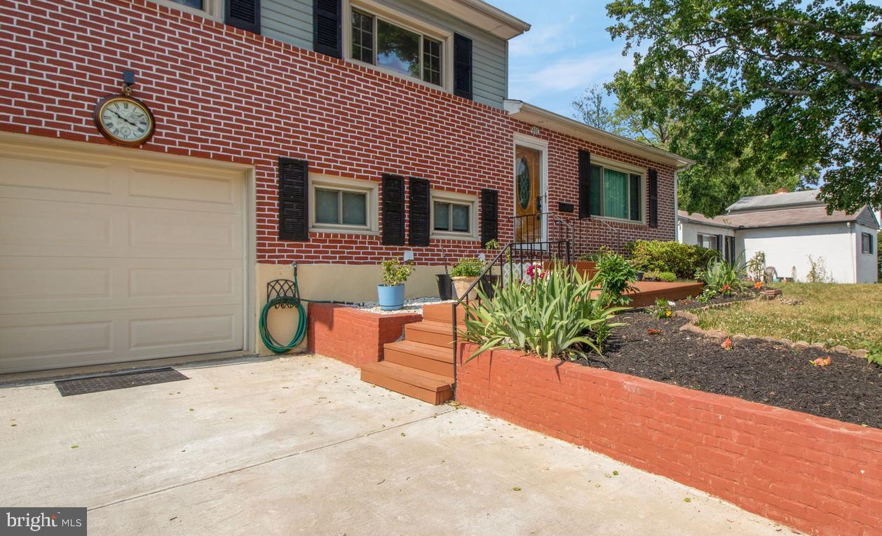 910 PRESTWOOD RD Property Image