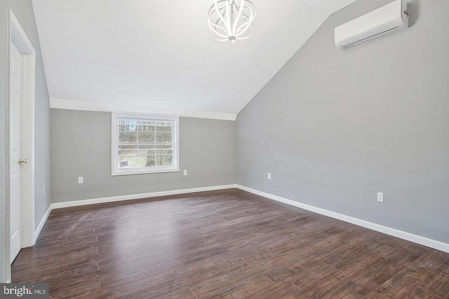 14943 York Rd Property Photo 10
