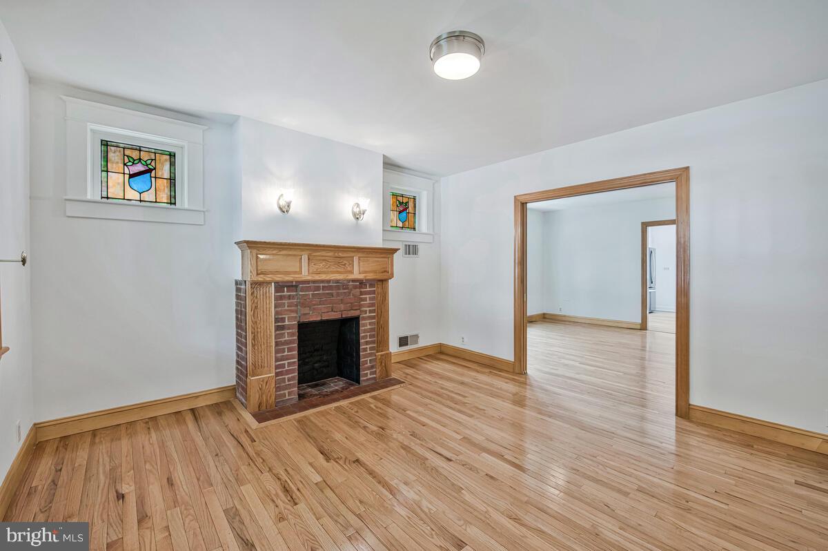 1307 Midvale Ave Property Photo 5