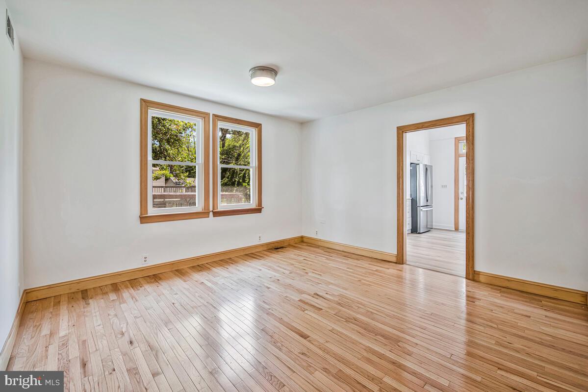 1307 Midvale Ave Property Photo 10