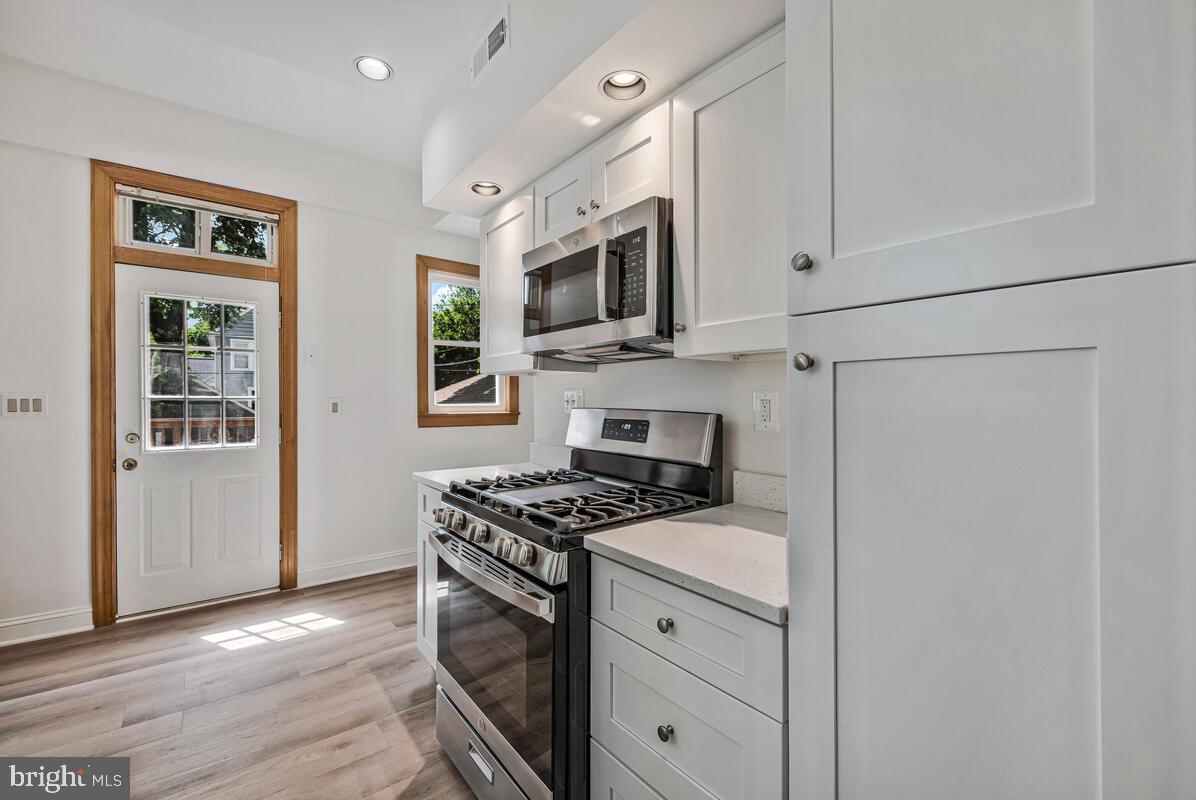1307 Midvale Ave Property Photo 13