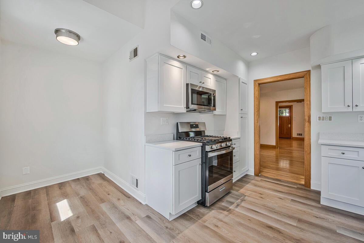 1307 Midvale Ave Property Photo 14