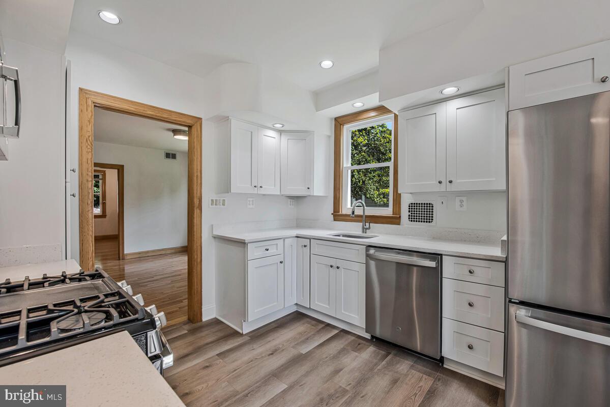 1307 Midvale Ave Property Photo 15