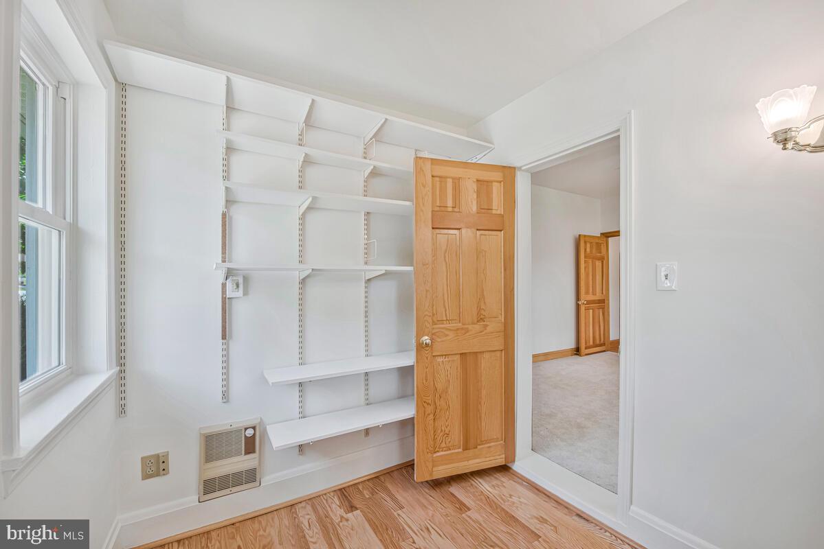 1307 Midvale Ave Property Photo 22