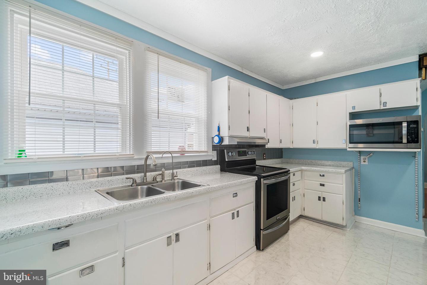 3905 Annapolis Rd Property Photo 4