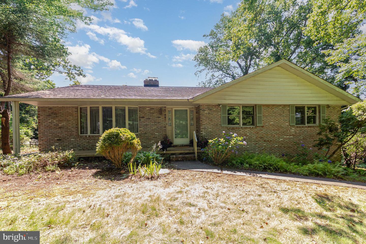 11909 Cedar Ln Property Photo 1