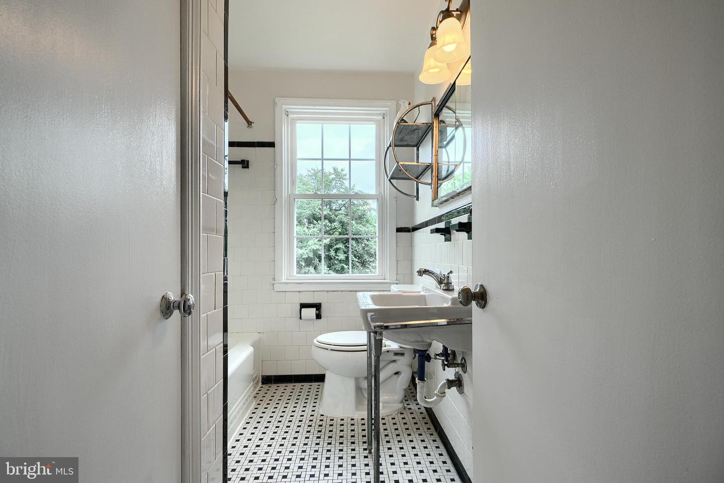 7040 Heathfield Rd Property Photo 15