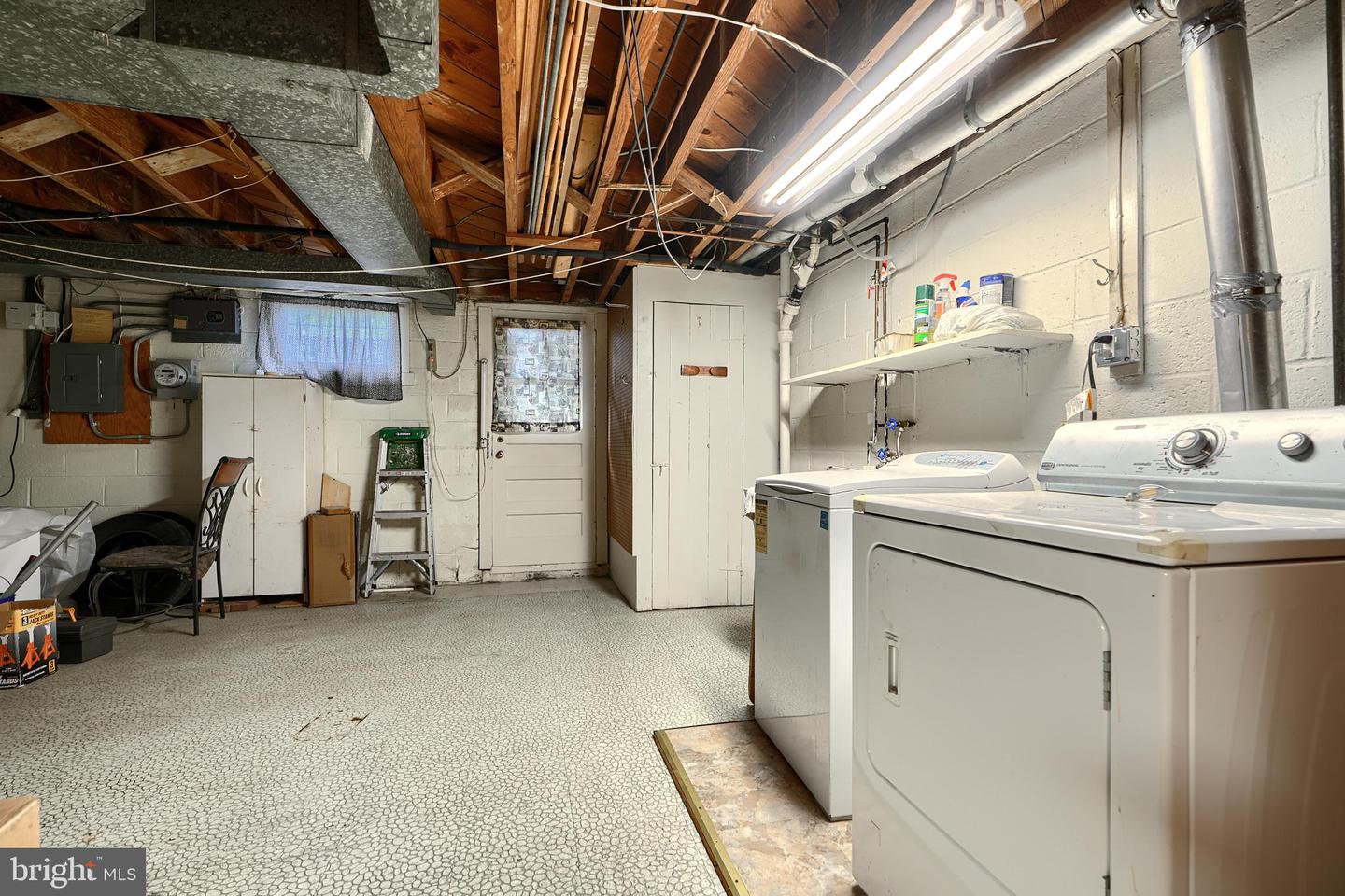 7040 Heathfield Rd Property Photo 18