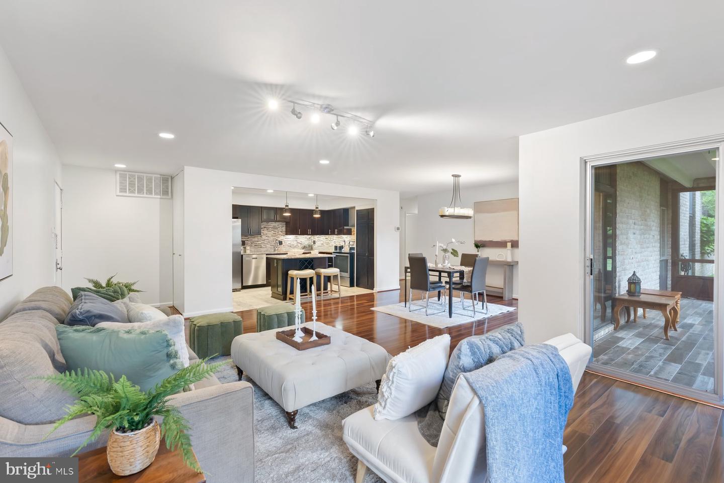 1 Stonehenge Cir #1-4 Property Photo 1