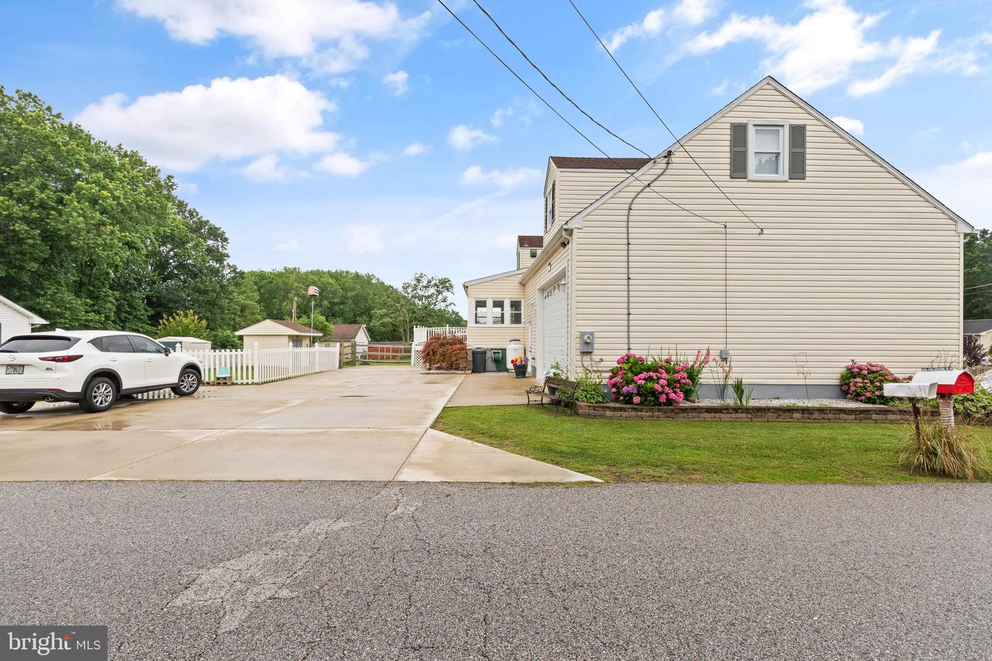 6900 Harewood Park Dr Property Photo 1