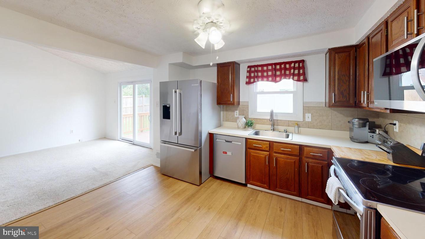 9622 Winands Rd Property Photo 4