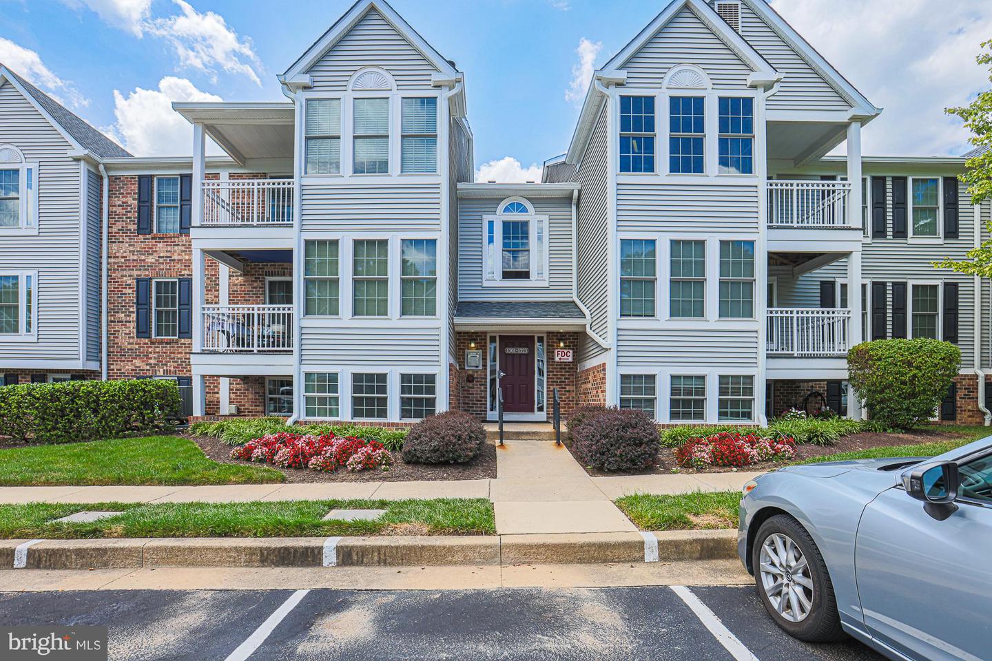 1301 GREENBRIAR CIR #7-1301 Property Photo 1