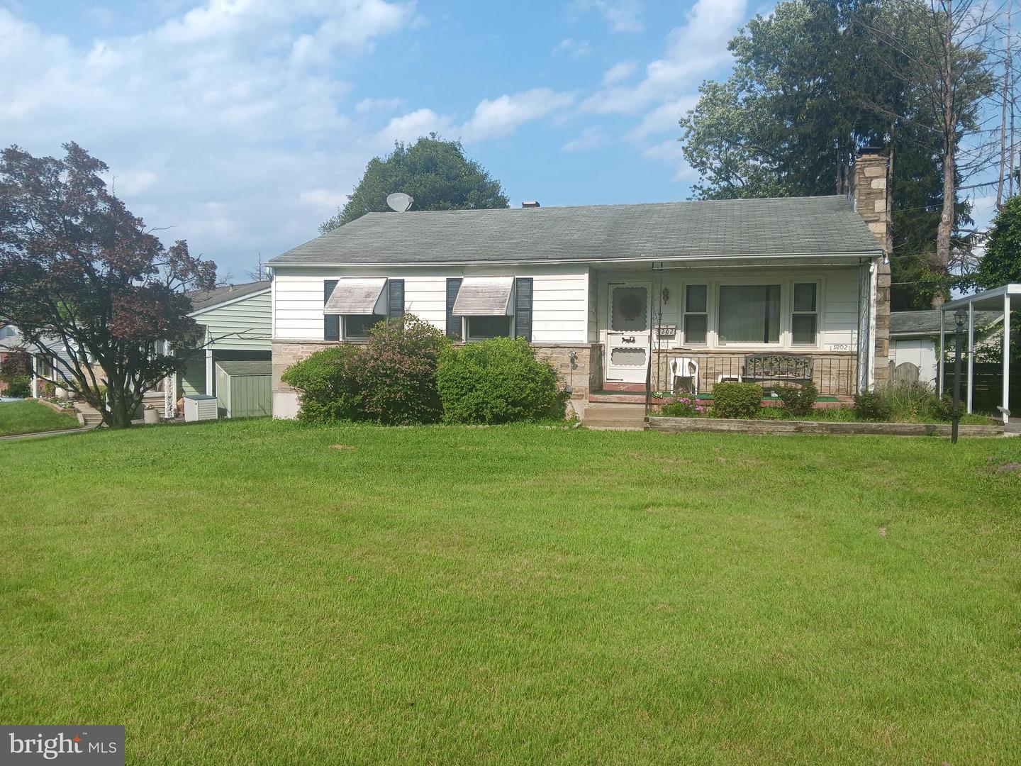 9202 Samoset Rd Property Photo 1