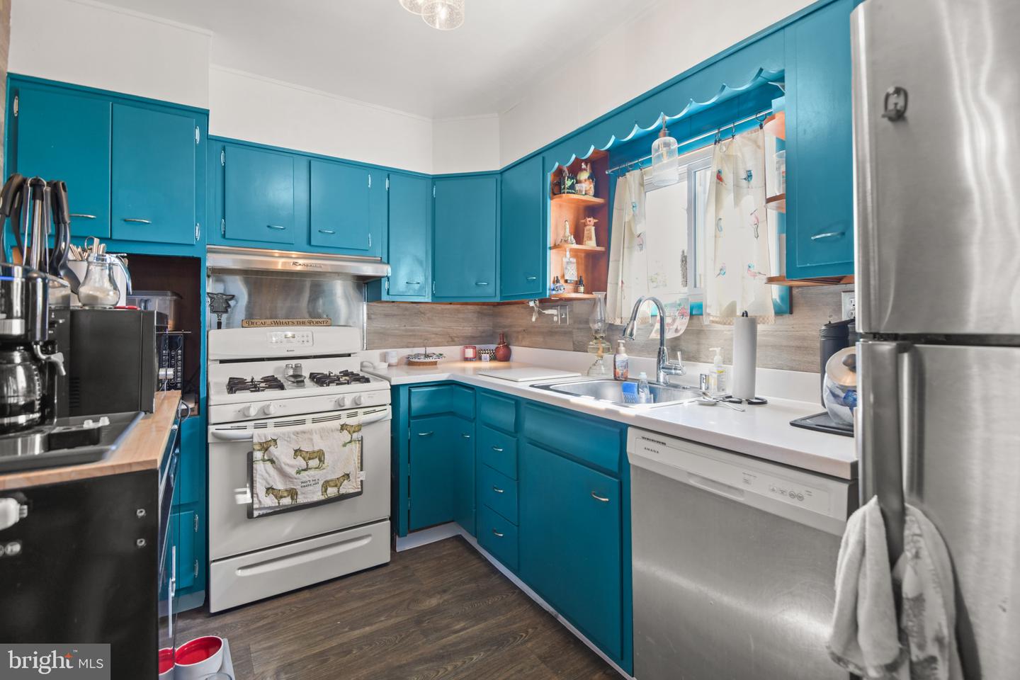 320 S Taylor Ave Property Photo 7