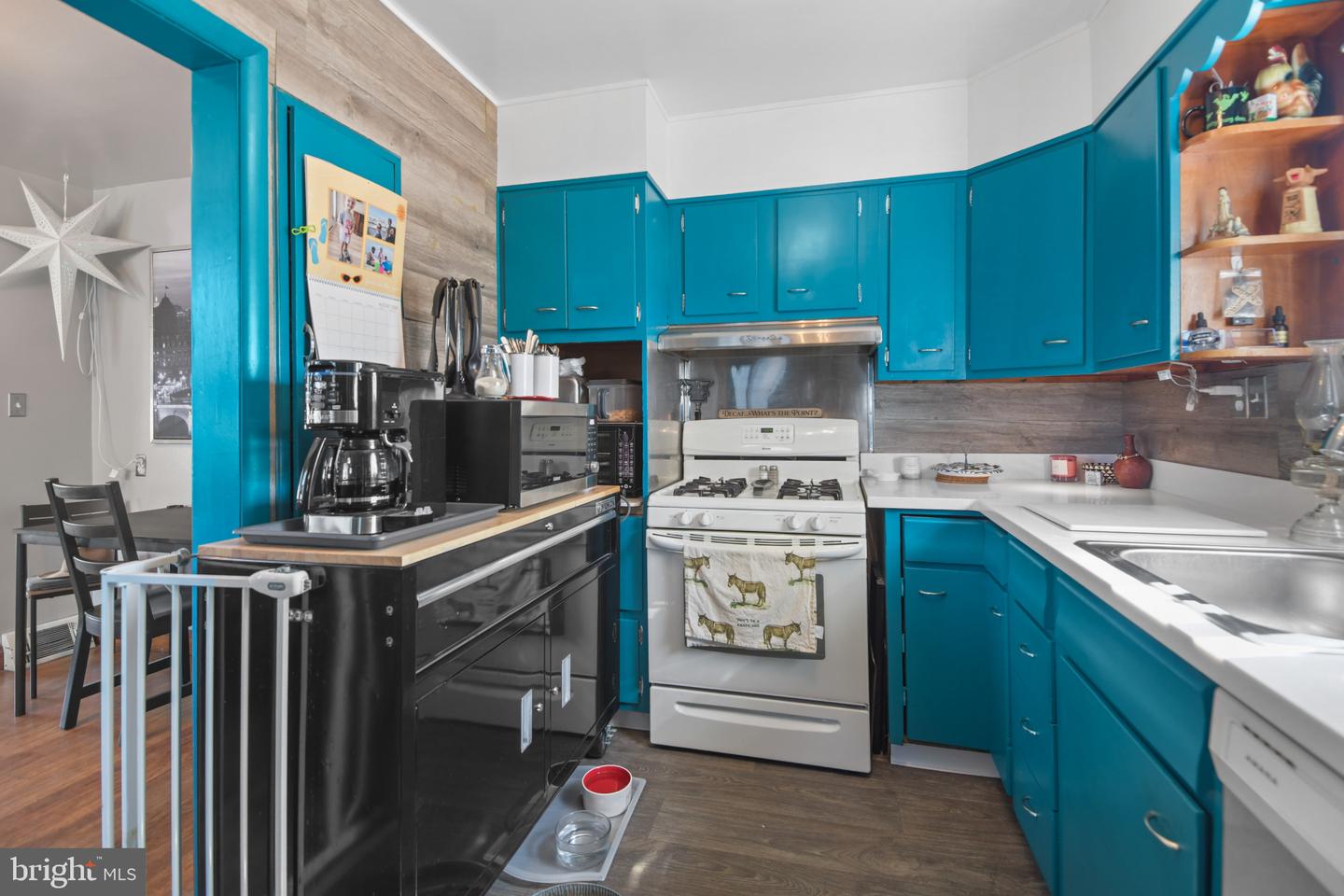 320 S Taylor Ave Property Photo 8