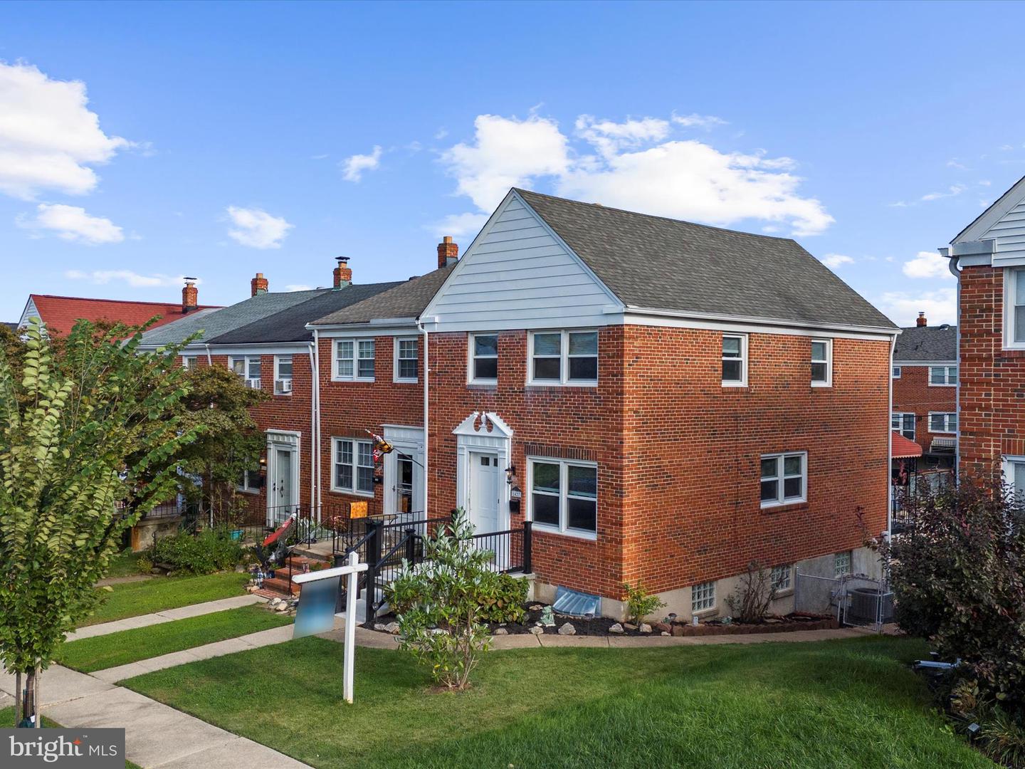 1427 BARRETT ROAD Property Photo 1