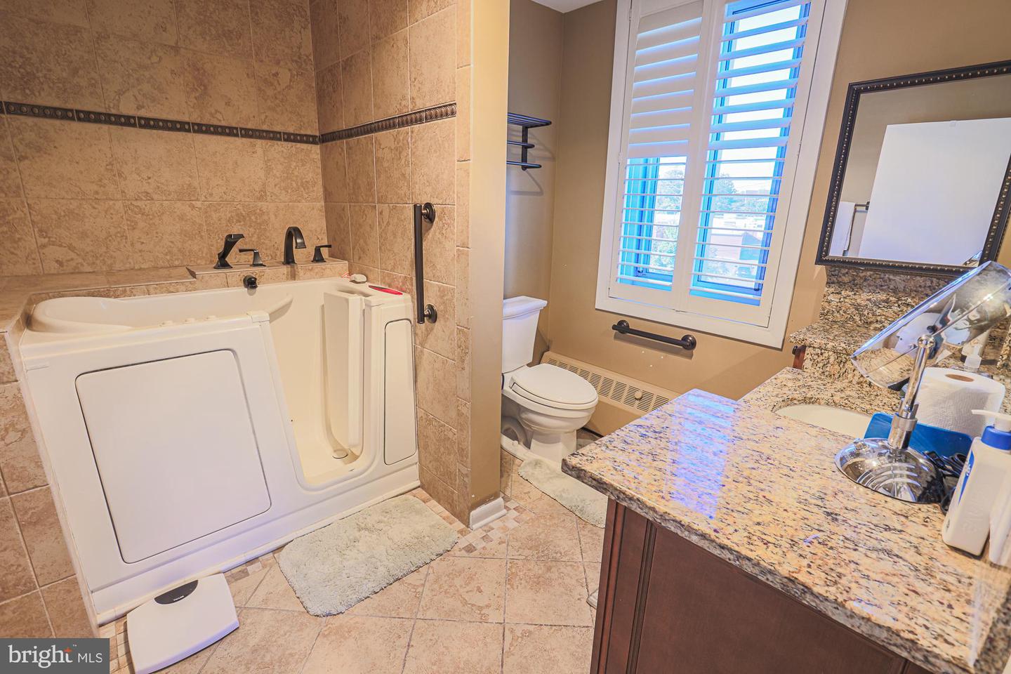 11 Slade Ave #301 Property Photo 33