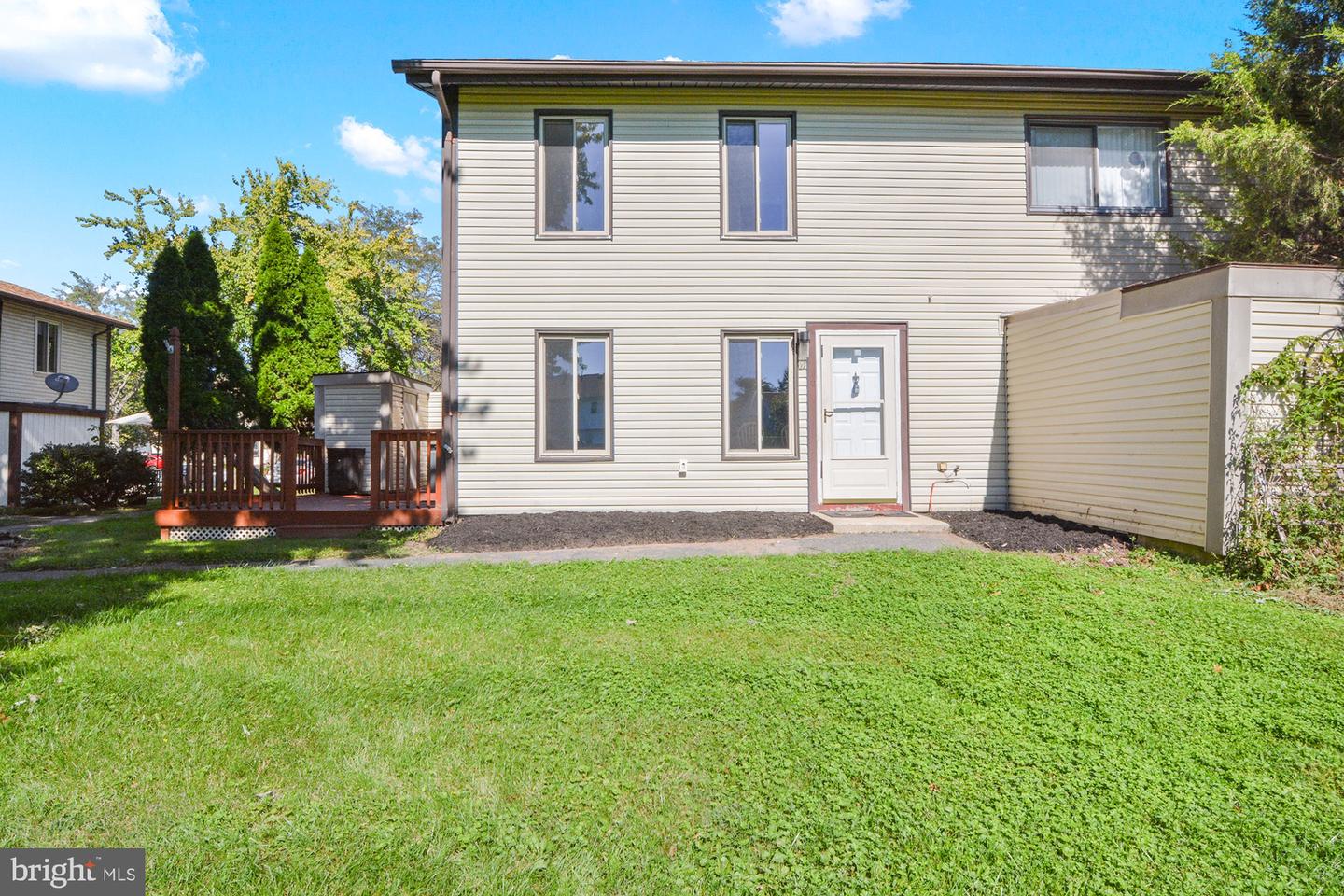 16 King Henry Cir #16 Property Photo 1