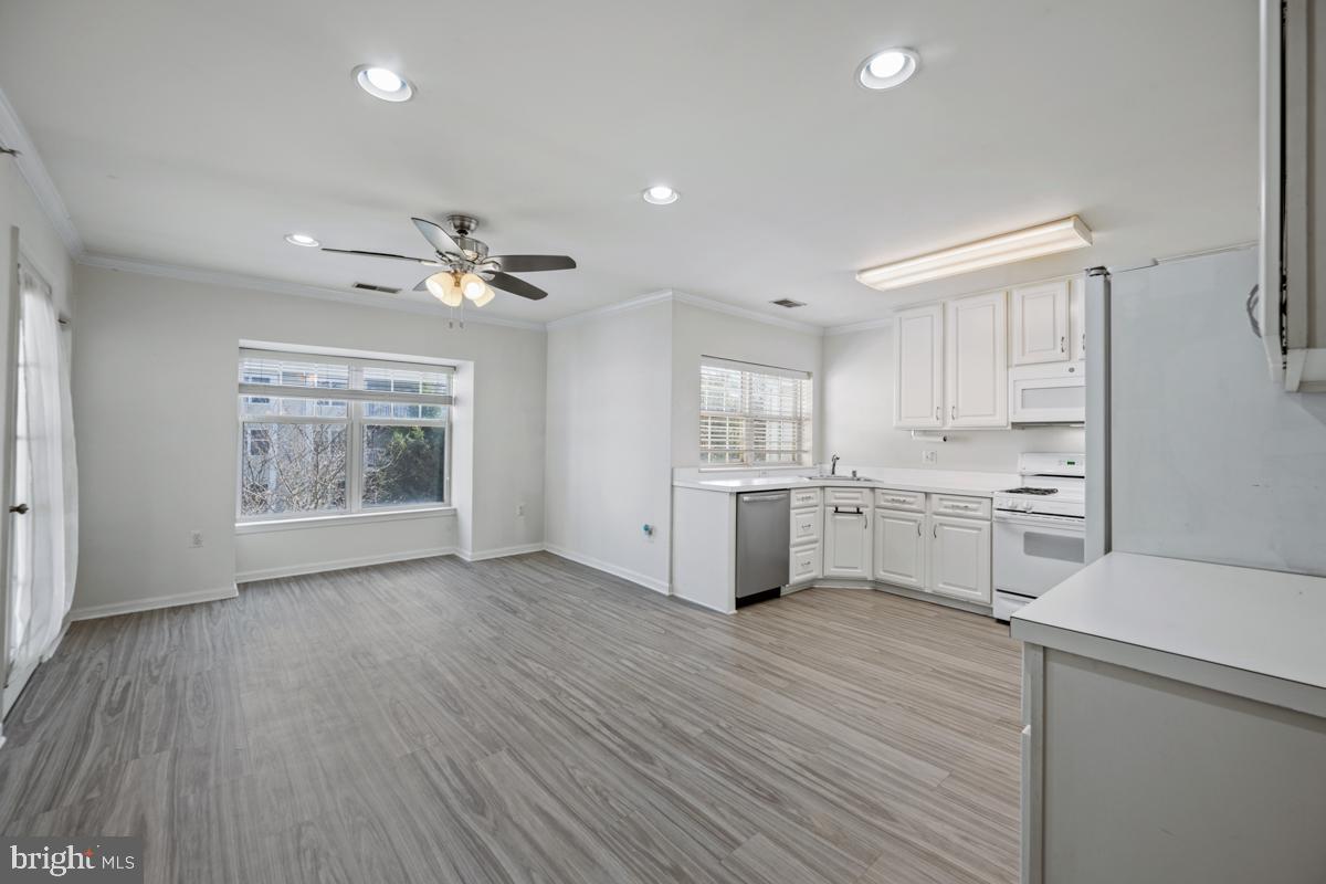 4550 Chaucer Way #406 Property Photo 6