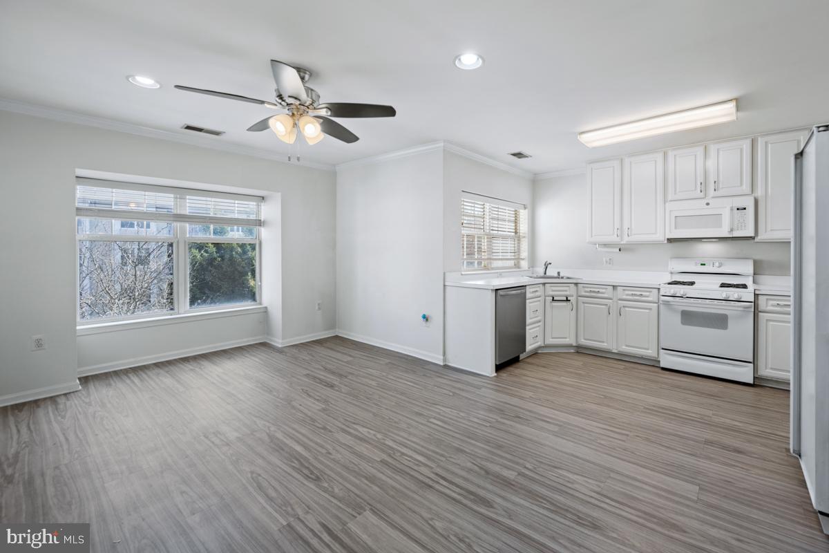 4550 Chaucer Way #406 Property Photo 7