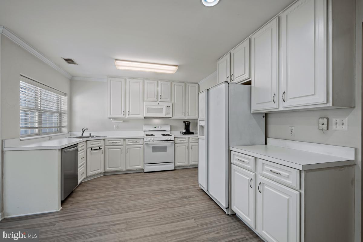 4550 Chaucer Way #406 Property Photo 8