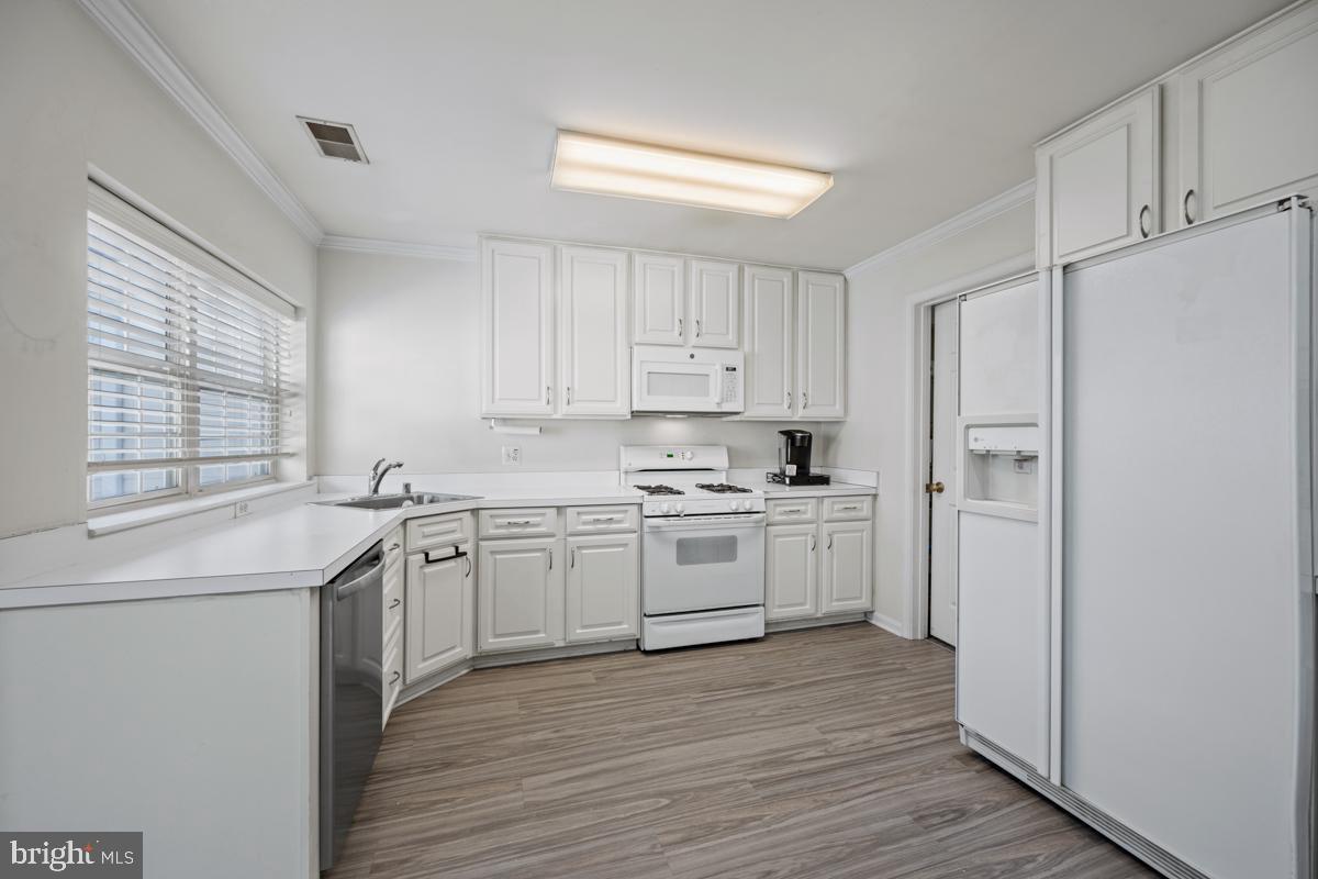 4550 Chaucer Way #406 Property Photo 9