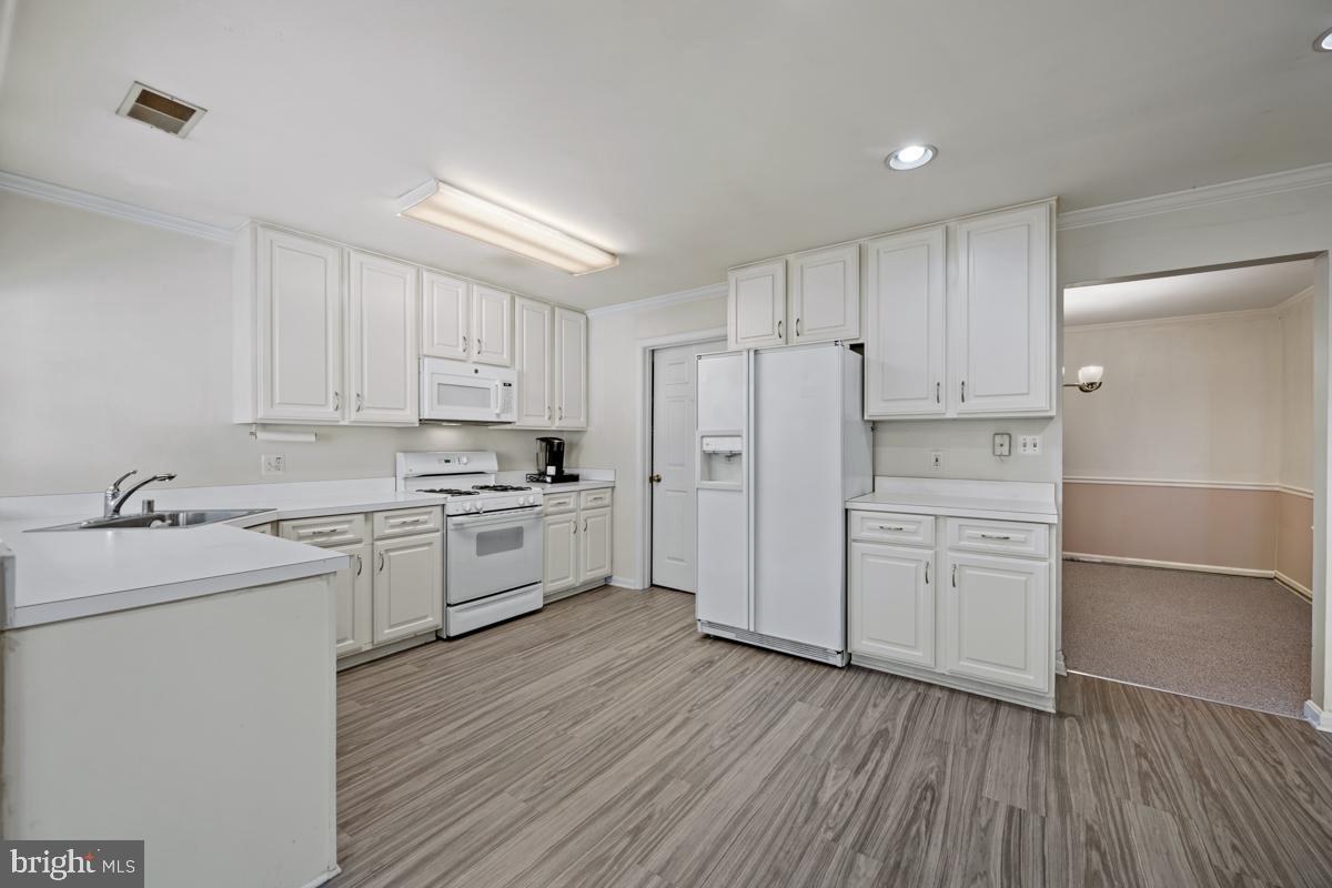 4550 Chaucer Way #406 Property Photo 10