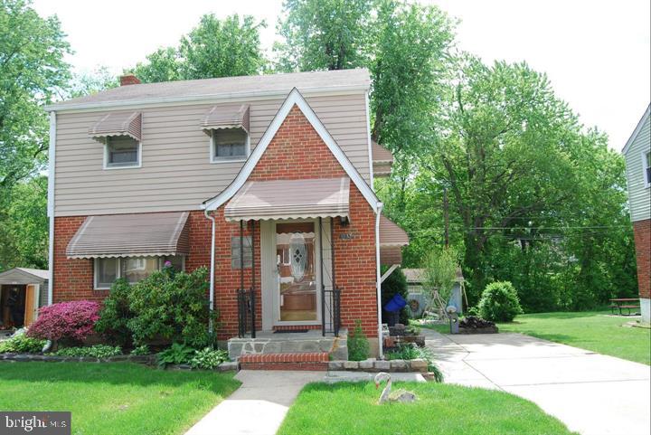 8105 WOODHAVEN RD Property Photo 1