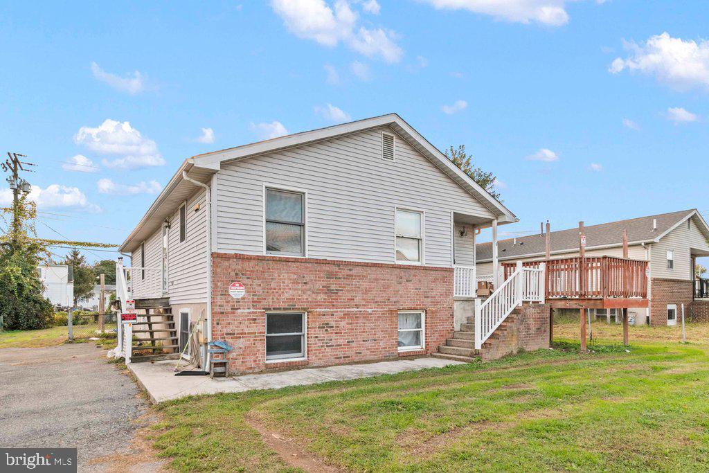 4 EUGENE AVE Property Photo 1