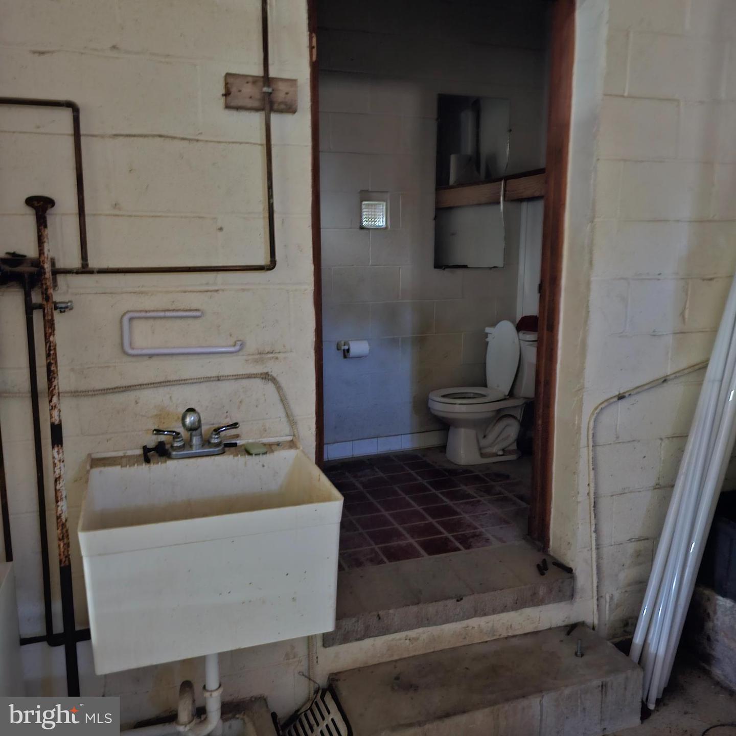 7102 German Hill Rd Property Photo 14