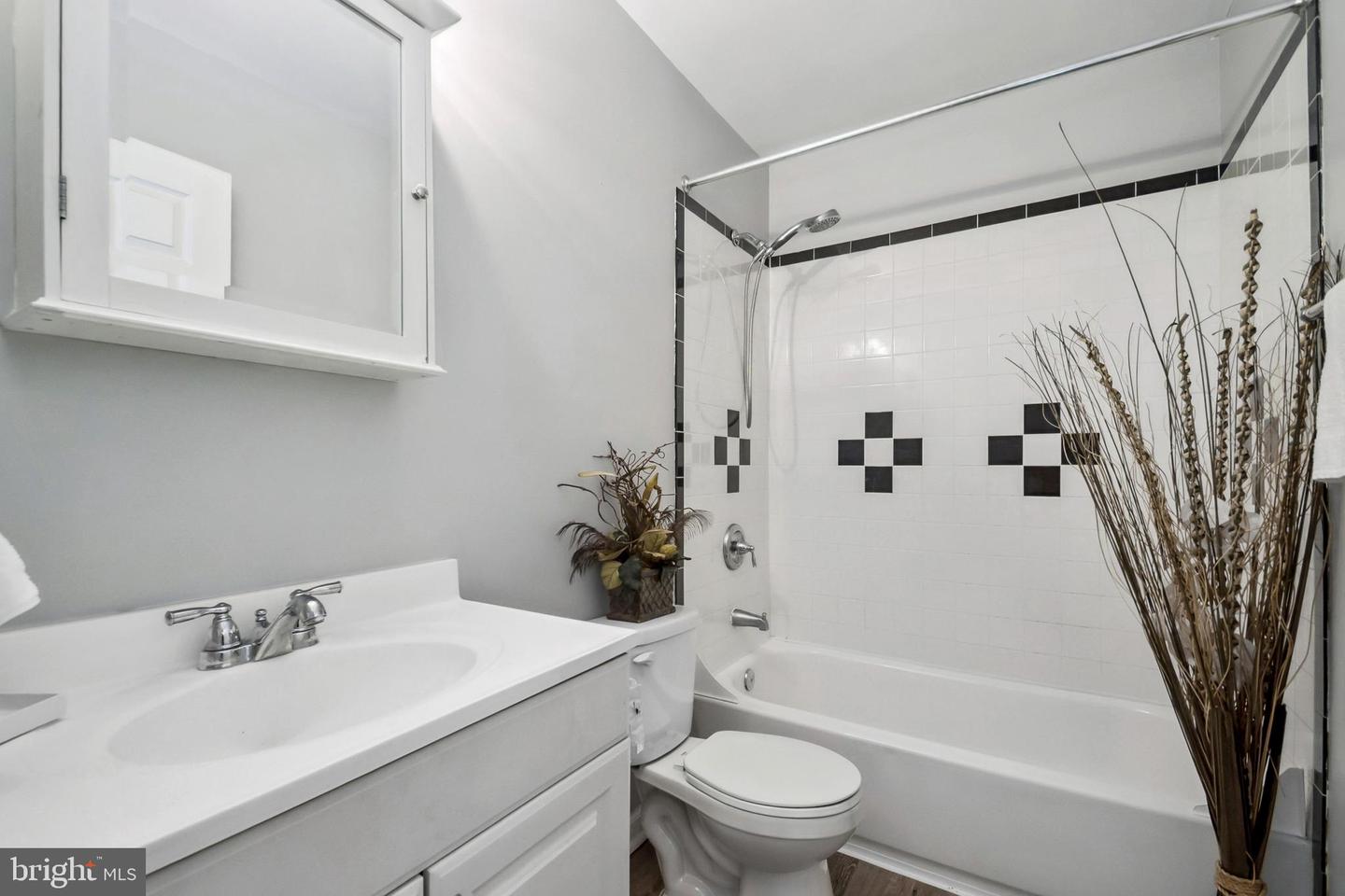 7412 Poplar Ave Property Photo 13