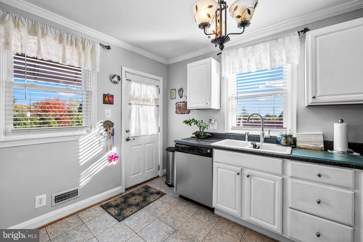 2705 Joppa Ter Property Photo 10