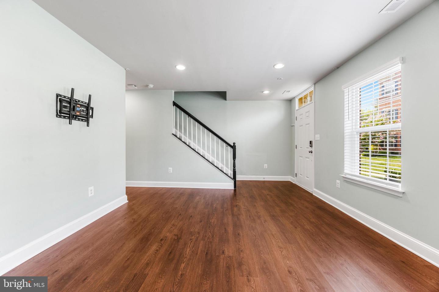 9236 Garrettson Cir Property Photo 6