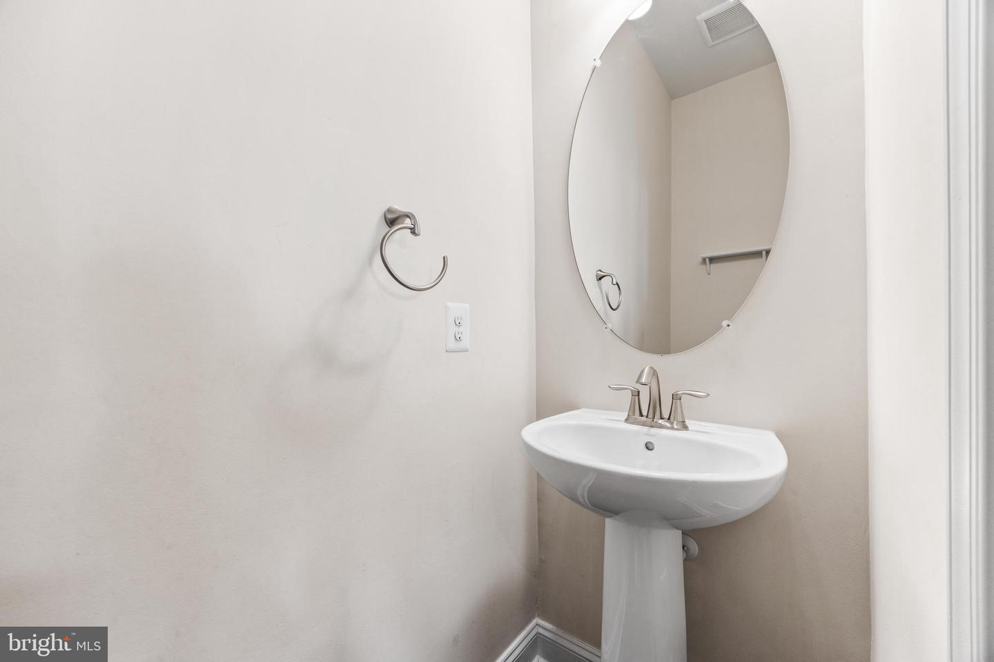 9236 Garrettson Cir Property Photo 10