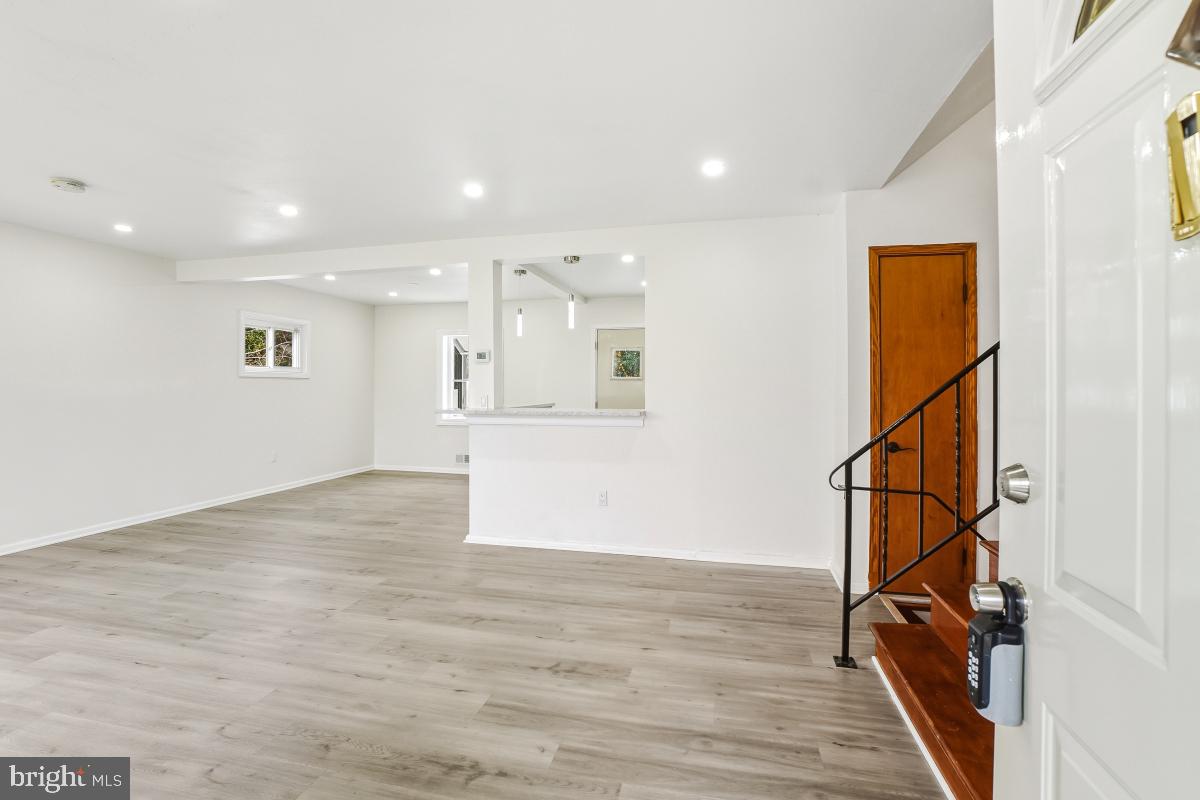 9307 Thornewood Dr Property Photo 4