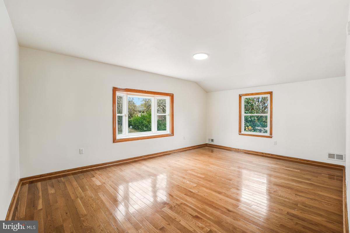 9307 Thornewood Dr Property Photo 24