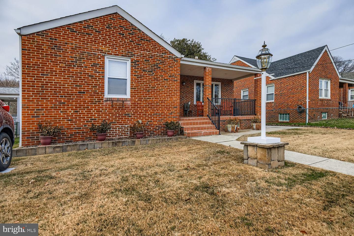 7406 POPLAR AVE Property Photo 1