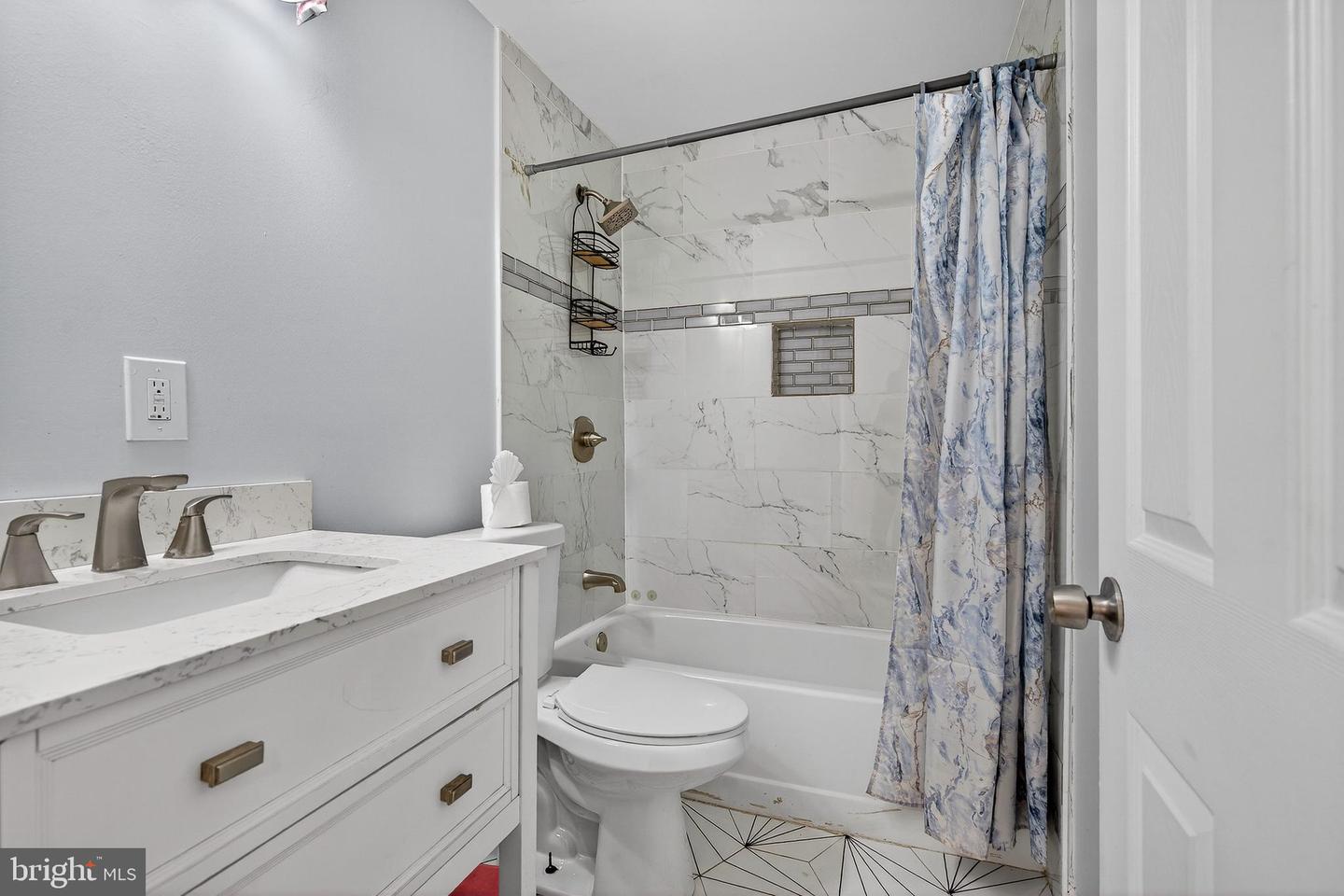 511 47th St Property Photo 36