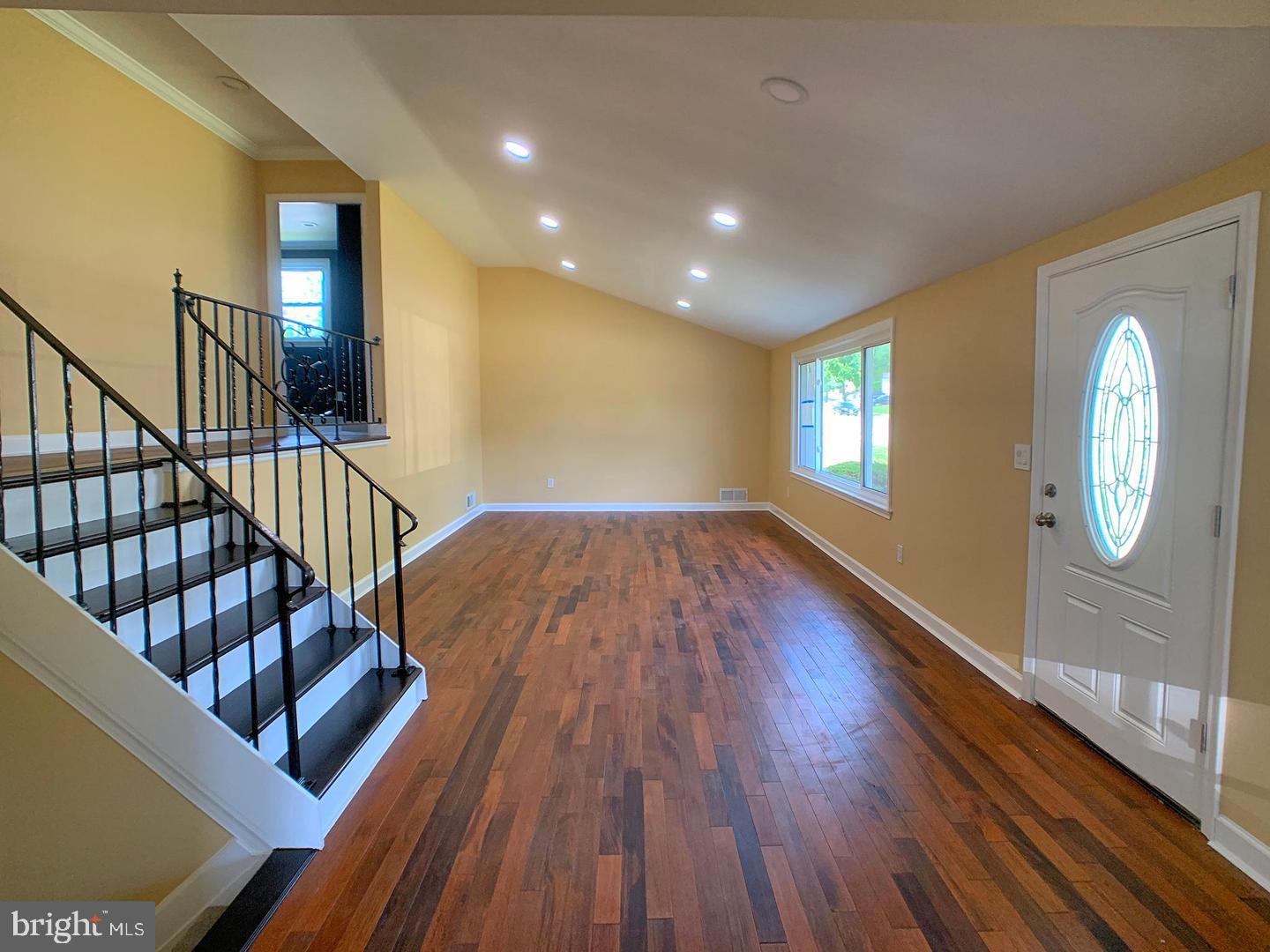 7907 Subet Property Photo 4