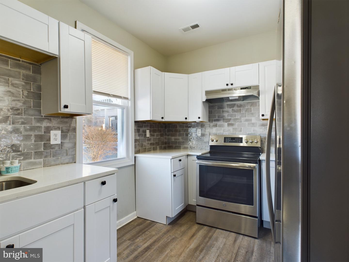 300 West Chesapeake Avenue #3 Property Photo 1