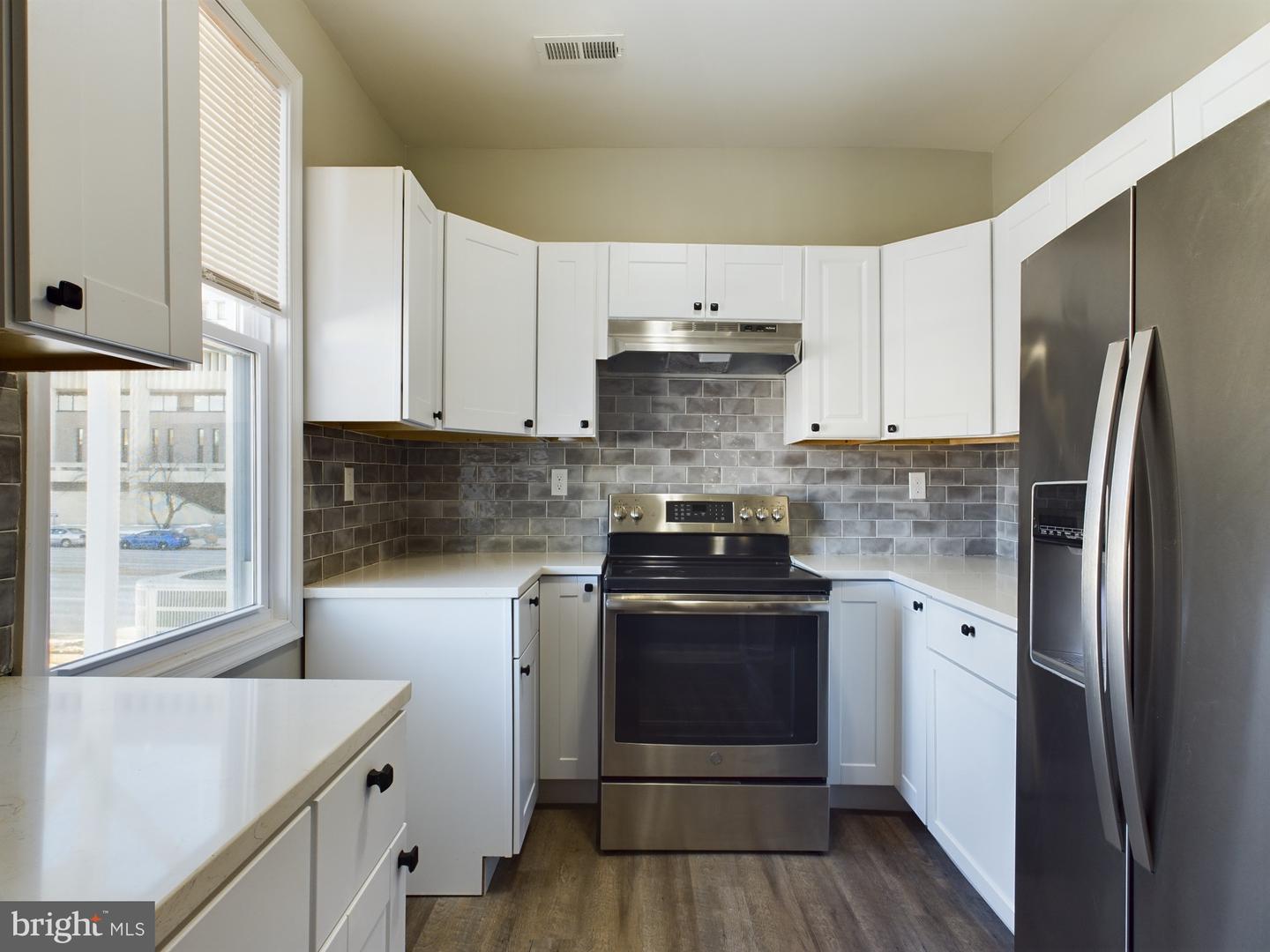 300 West Chesapeake Avenue #3 Property Photo 6