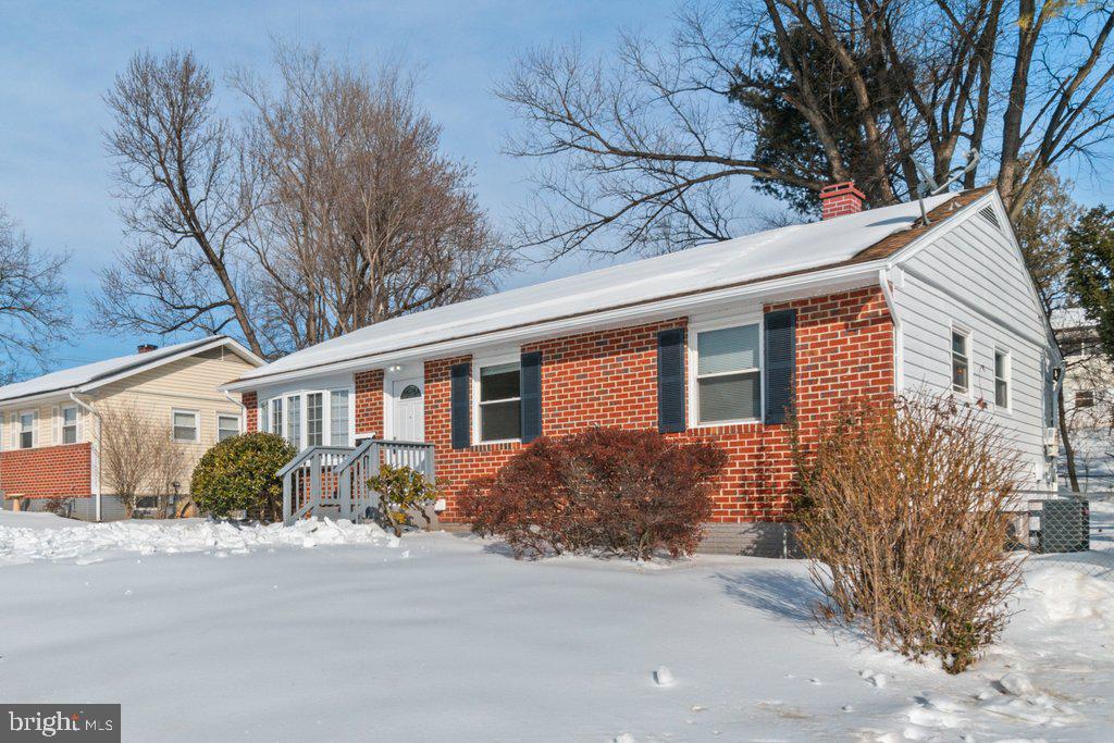 235 Highfalcon Rd Property Photo 4