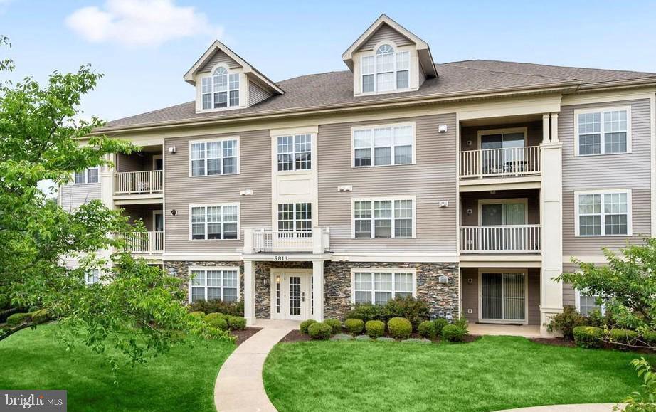8813 STONE RIDGE CIR #202 Property Photo 1