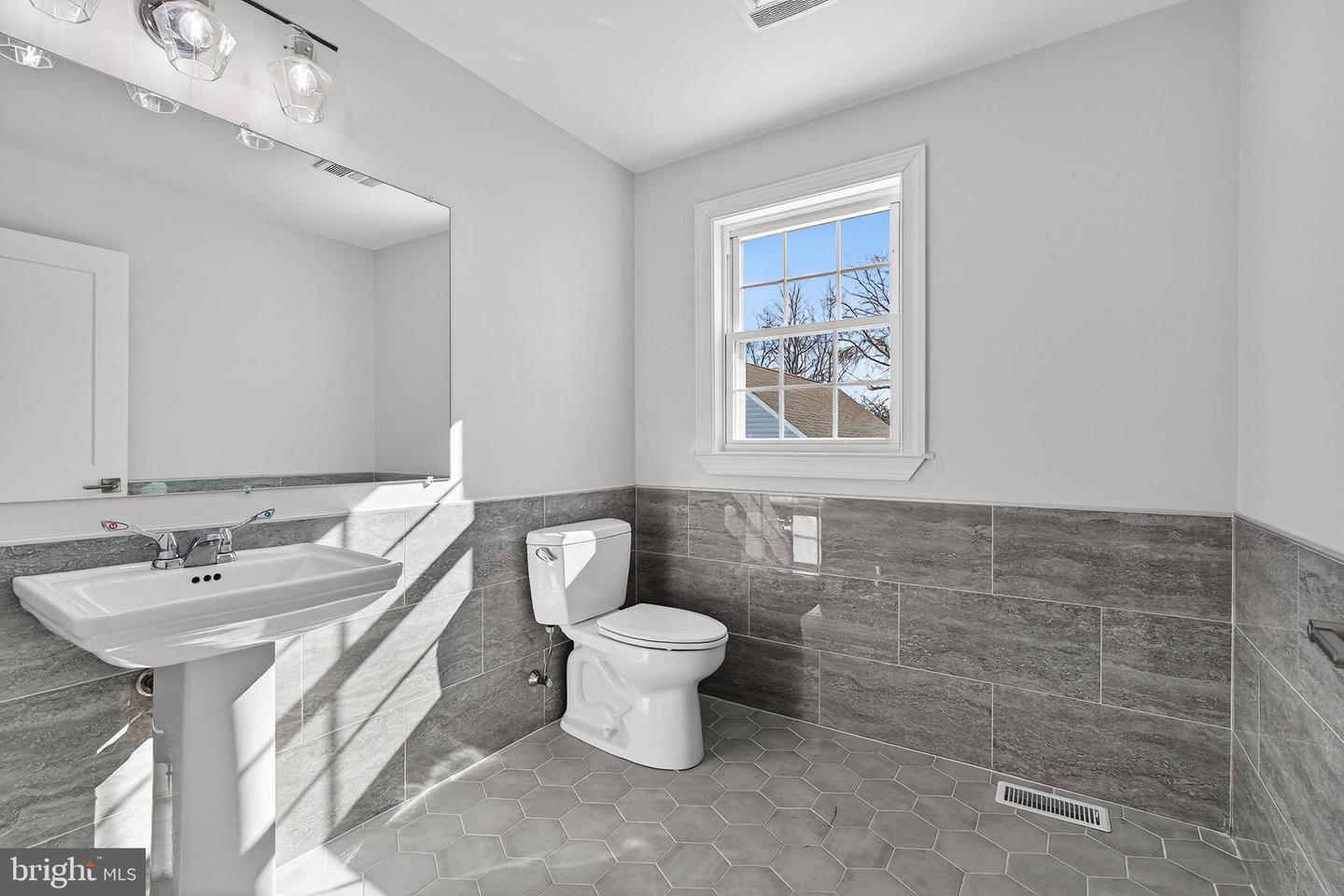 9511 Belair Rd Property Photo 18