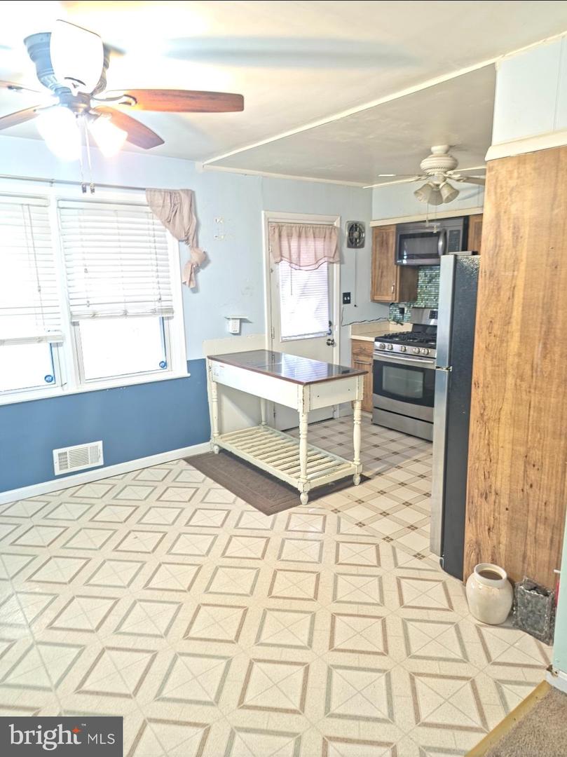 253 Southeastern Ct Property Photo 3