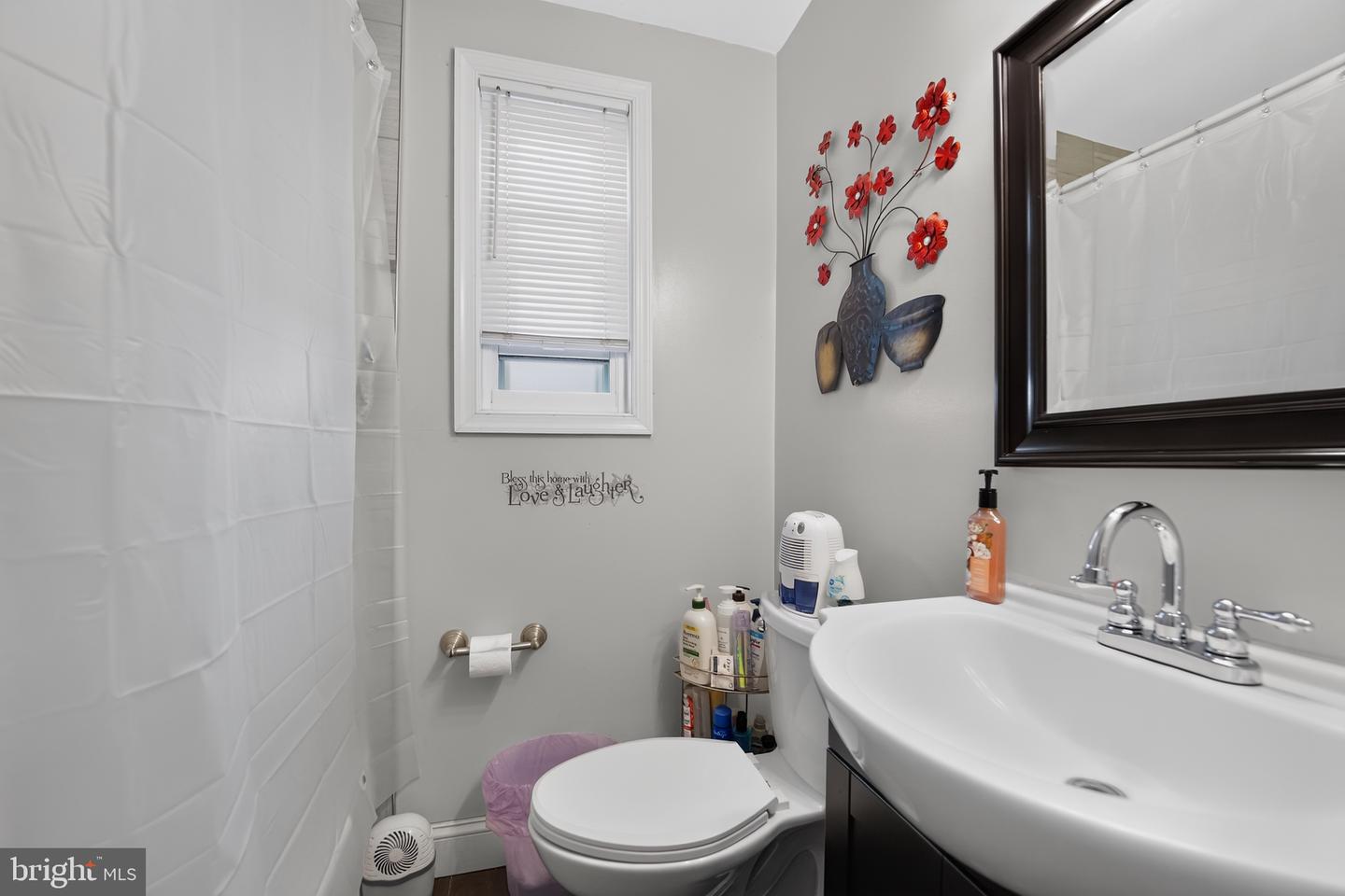 5438 Masefield Rd Property Photo 10