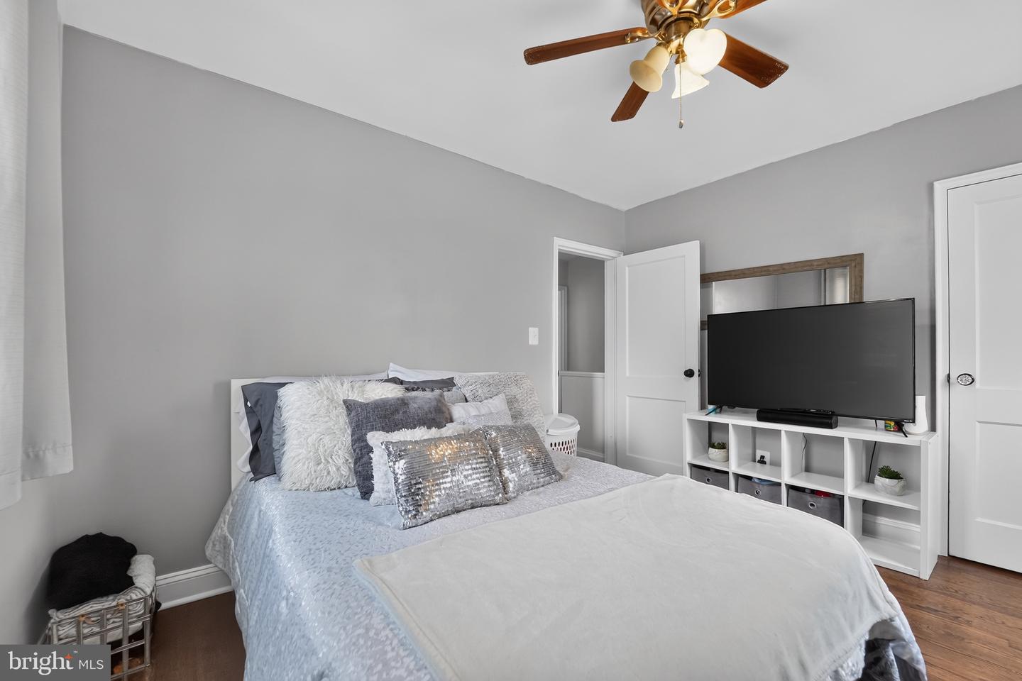 5438 Masefield Rd Property Photo 15