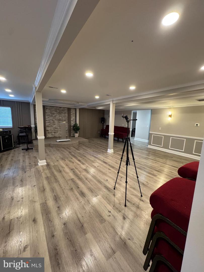 7544 Holabird Ave Property Photo 13