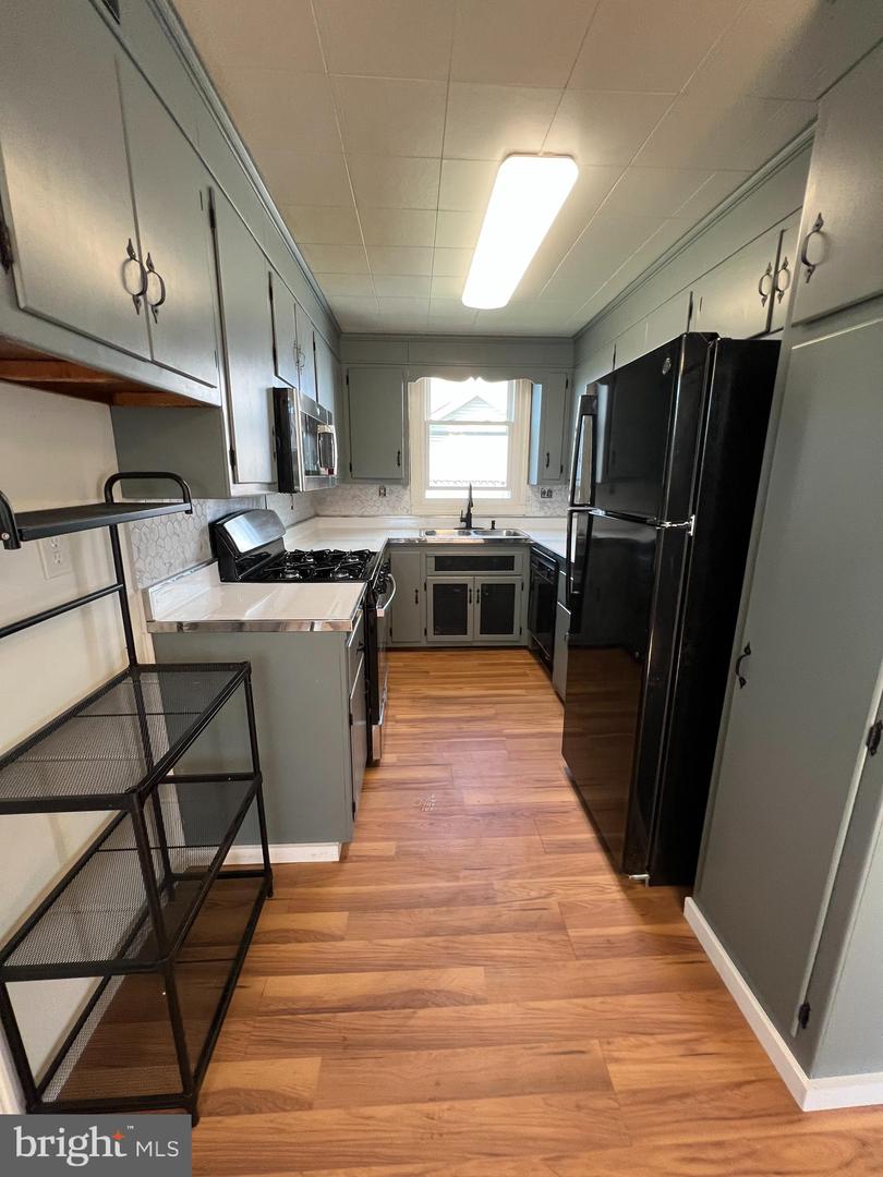 35 Elizabeth Avenue Property Photo 4