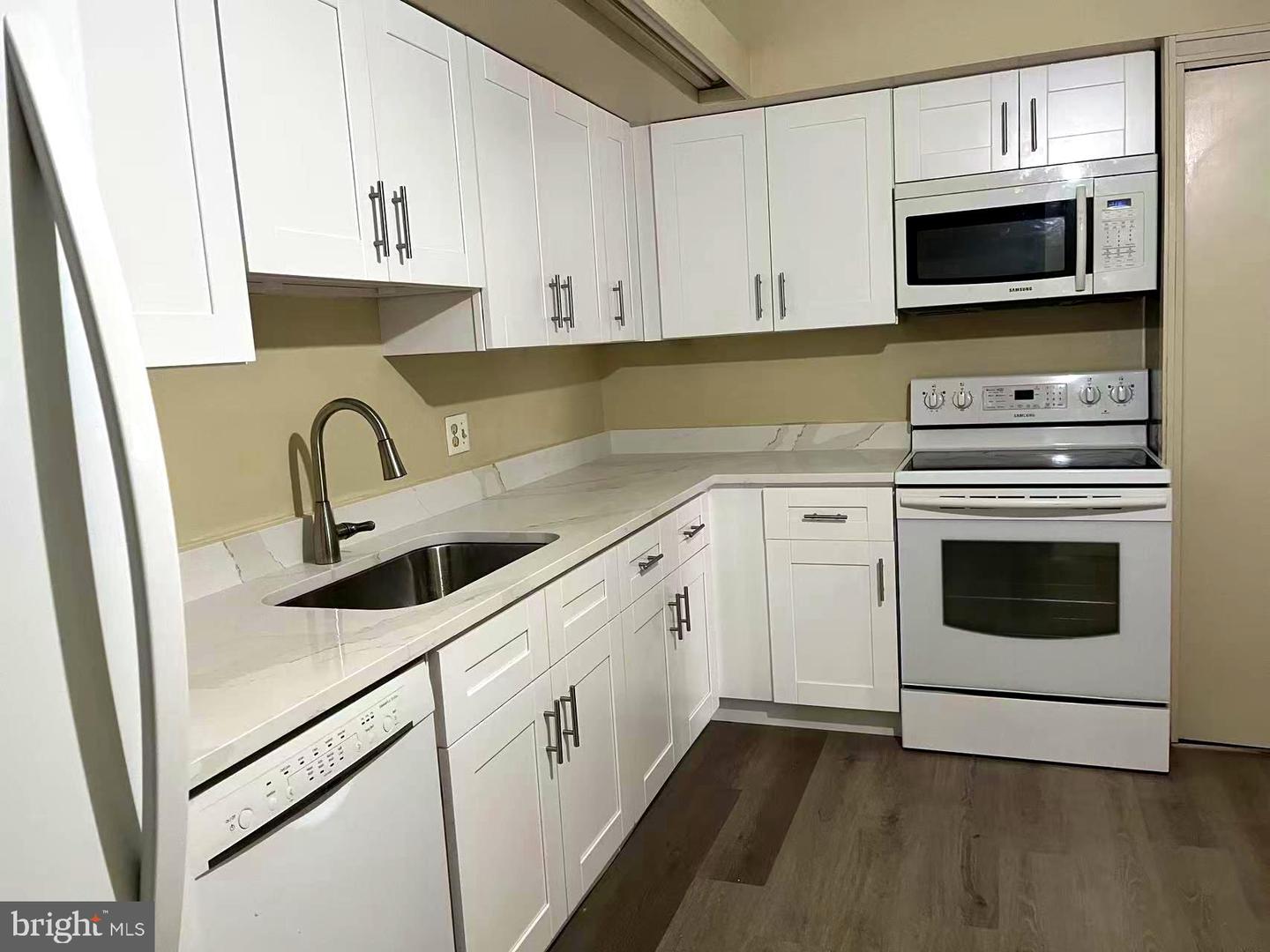 31 Stonehenge Cir Property Photo 4
